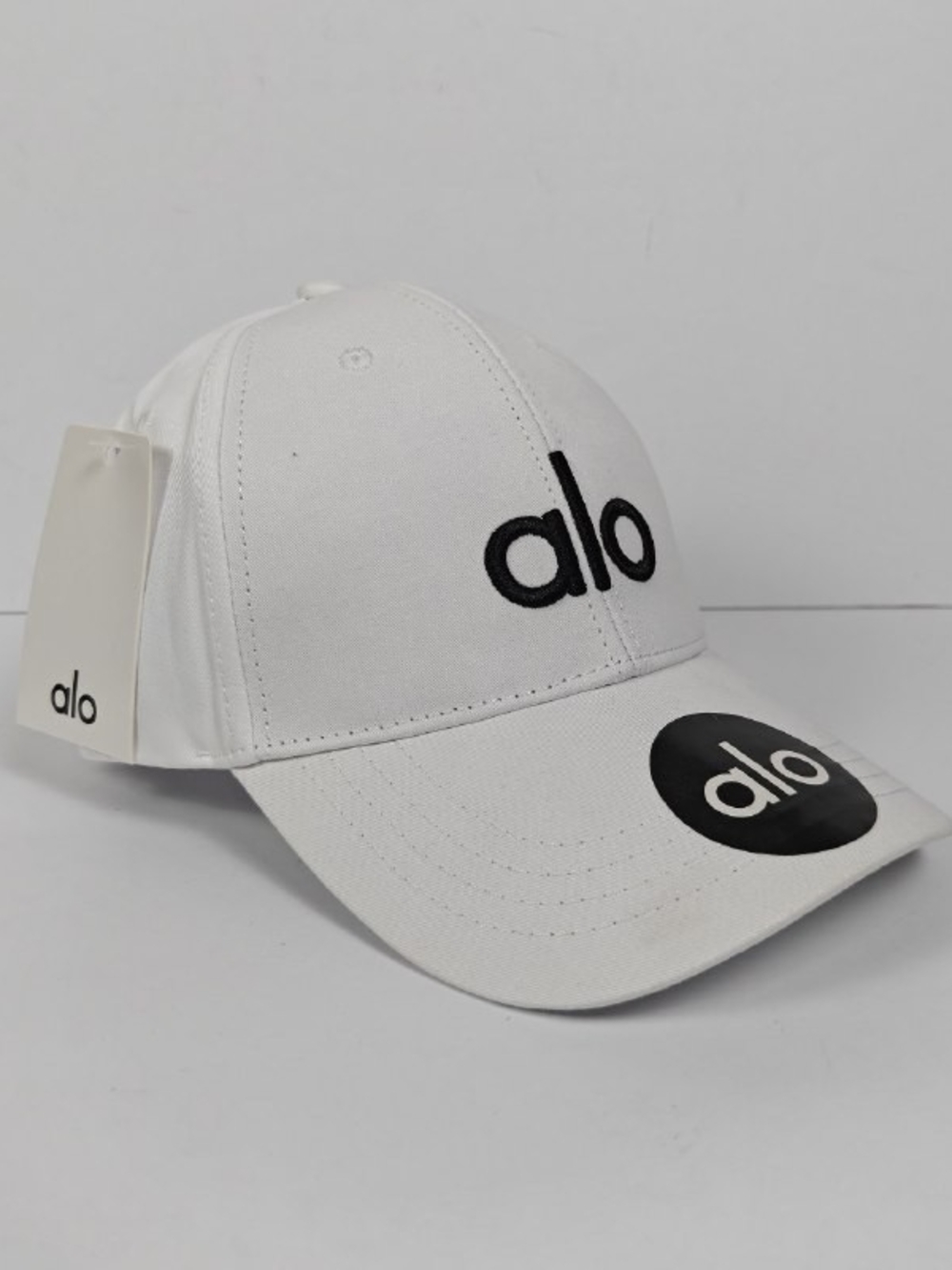 Alo Yoga Performance Off-Duty White With Black Logo Cap